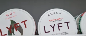 Black strong slim format Lyft snus